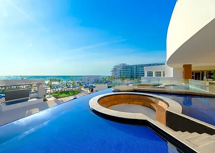 Hotel Royalton Splash Riviera Cancun, An Autograph Collection